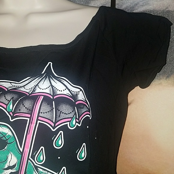 Too Fast Fiona Fin Shark on Anchor Holding Umbrella Top Heart Shape Cutout Back - Picture 5 of 8